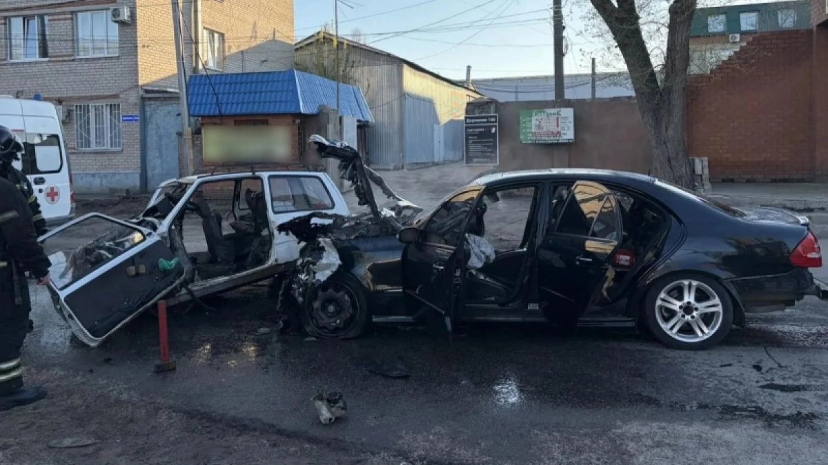 В Воронежской области 74-летний водитель "ВАЗа" погиб при лобовом столкновении с "Мерседесом"