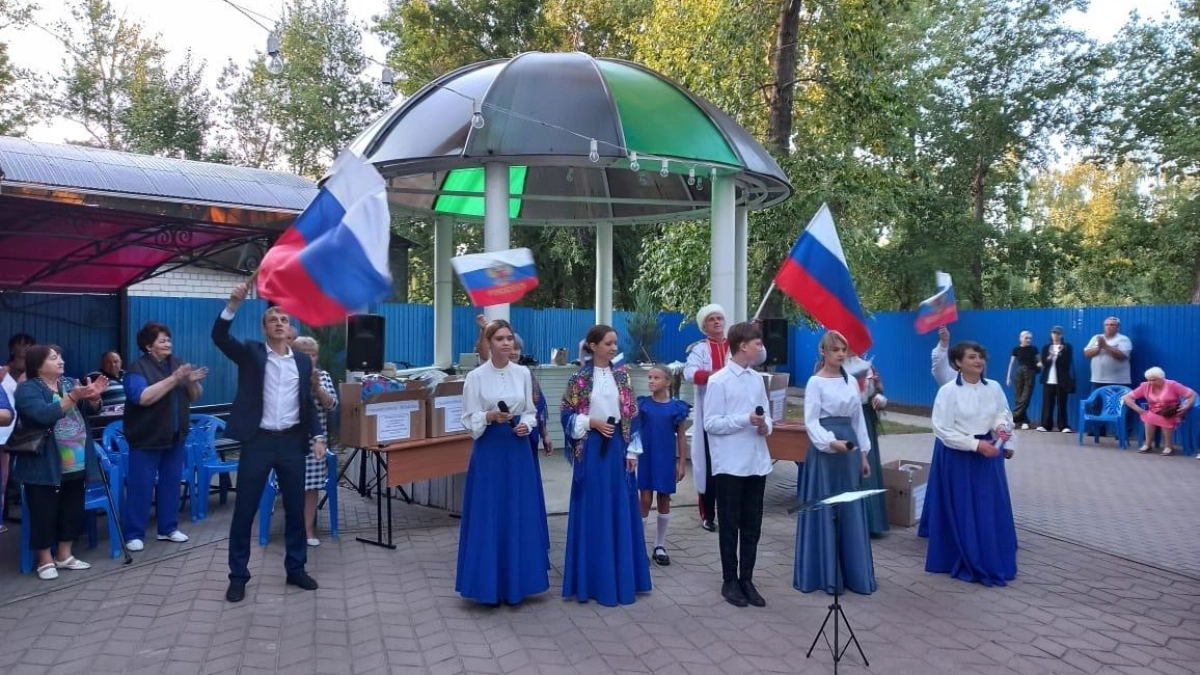 В Лисках открыл летний сезон клуб ветеранов "Красная гвоздика"