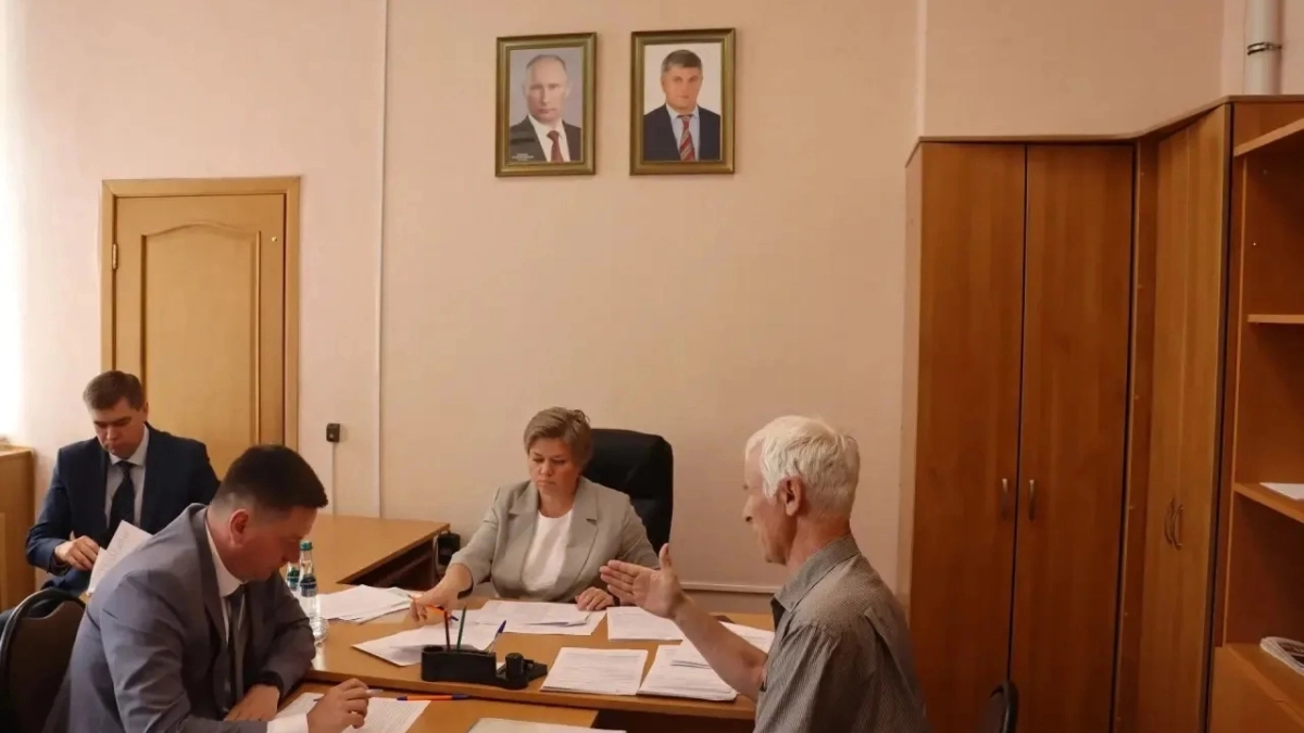 В Воронежской области министр природных ресурсов Наталья Ветер провела приём граждан в Лисках и посетила проблемные объекты