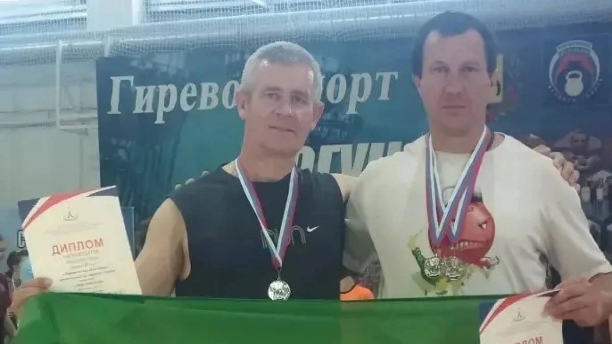Лискинские мастера гиревого спорта взяли серебро на областном турнире в Богучаре