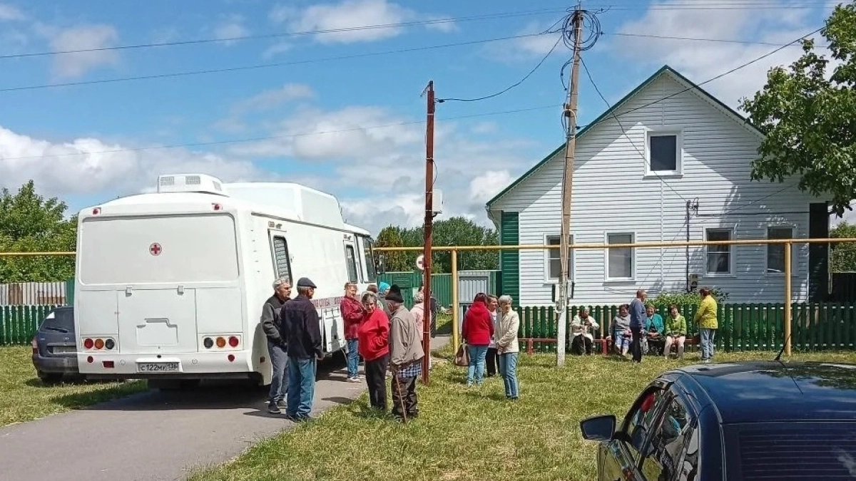 Более 140 жителей двух сёл Лискинского района прошли диспансеризацию на выезде
