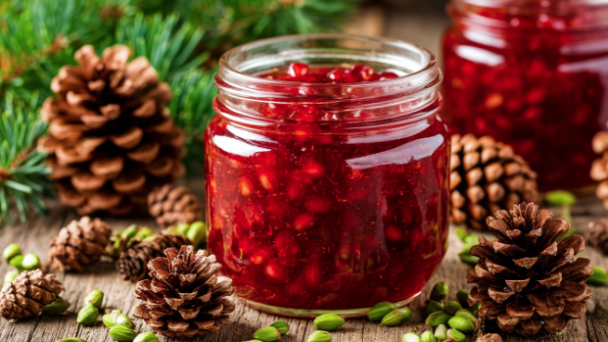 Простейшее и очень вкусное варенье без сахара и кипячения: три дня томлю сосновые шишки — получается лакомство, о котором знают лишь единицы