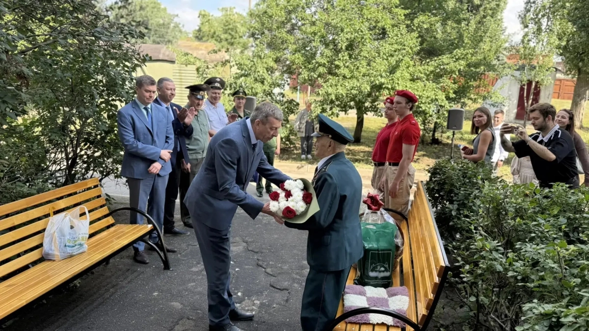 В Лисках столетний юбилей встретил ветеран, освобождавший Харбин и участвовавший в Параде Победы 1945 года