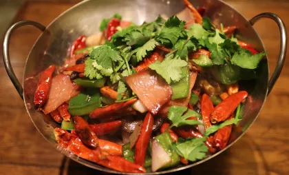Вкусный и оригинальный салат из куриной грудки. Подходит для любого праздника!